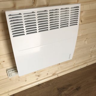 Elektroheizung an der Holzwand im NAWALO Waldkindergartenwagen