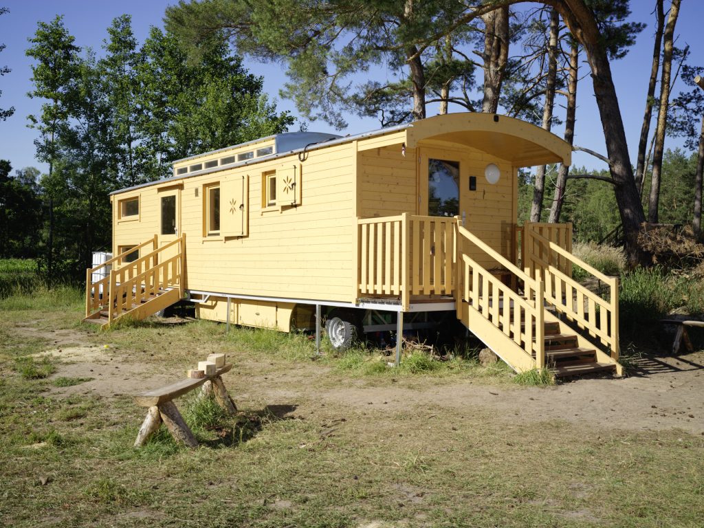 NAWALO Waldkindergartenwagen mit Terrasse am Waldrand