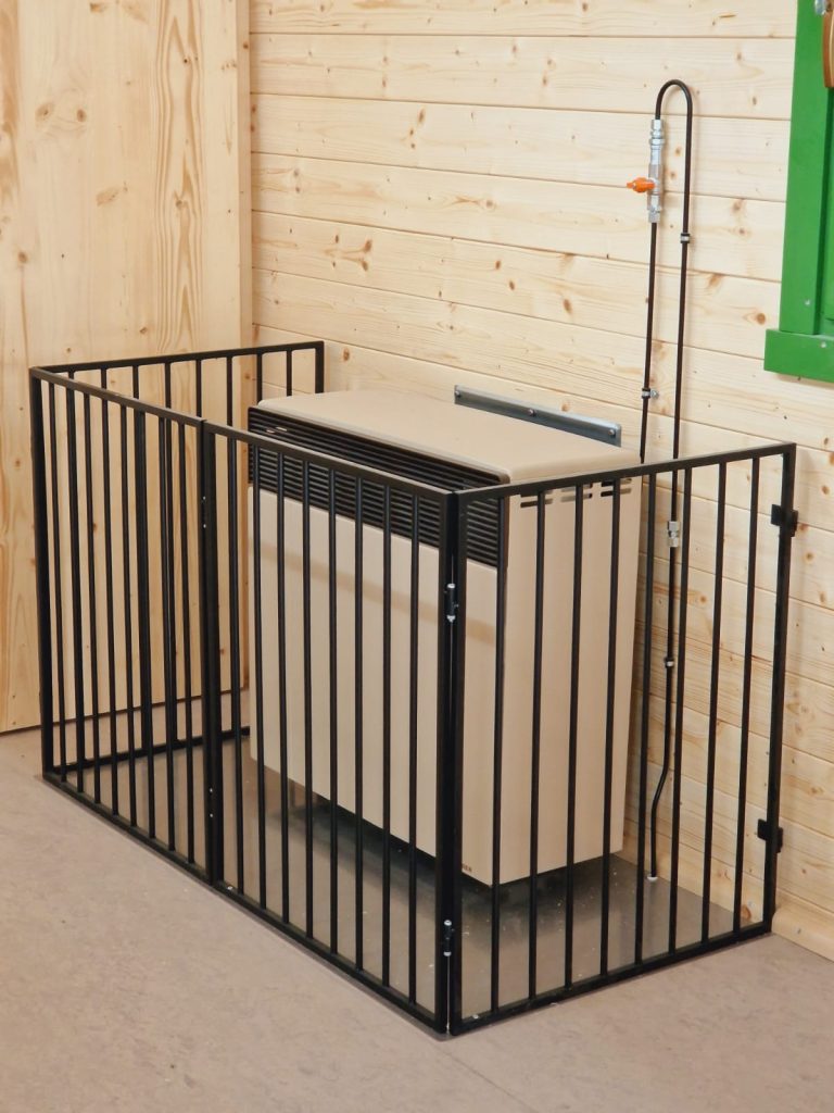 Gasheizung mit Schutzgitter im NAWALO Waldkindergartenwagen