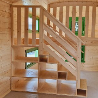 NAWALO Waldkindergartenwagen: Hochebene mit Kastenregaltreppe , große Fächer (2)