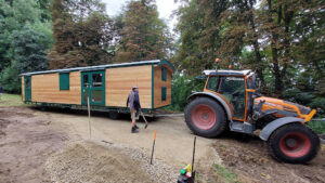 NAWALO Waldkindergartenwagen bei der Anlieferung in Mengen