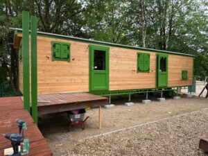 Drei NAWALO Waldkindergartenwagen in Lachendorf beim Aufbau